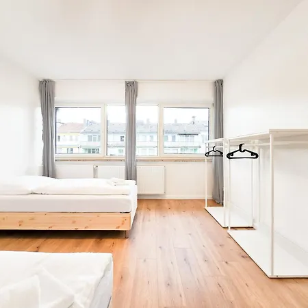 Apartment Tolstov - With 4 Or 5 - 15 Min Messe Dus & 10 Min Old Town Dus *