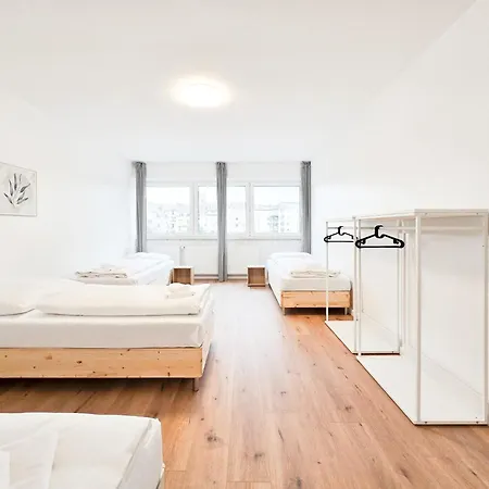 Tolstov - With 4 Or 5 - 15 Min Messe Dus & 10 Min Old Town Dus Dusseldorf