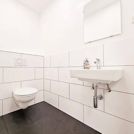 Tolstov - With 4 Or 5 - 15 Min Messe Dus & 10 Min Old Town Dus Apartment