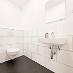 Tolstov Apartments - City Apartment With 4 Or 5 Rooms - 15 Min Messe Dus & 10 Min Old Town Dus